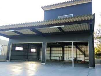 1階はガレージ、2階は趣味部屋｜2階建ての大型鉄骨ガレージ｜N様邸｜栃木県