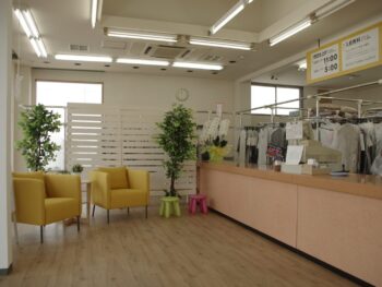 古いお店を、入りたくなる店舗へ｜クリーニング店の改修｜M社様｜栃木県宇都宮市